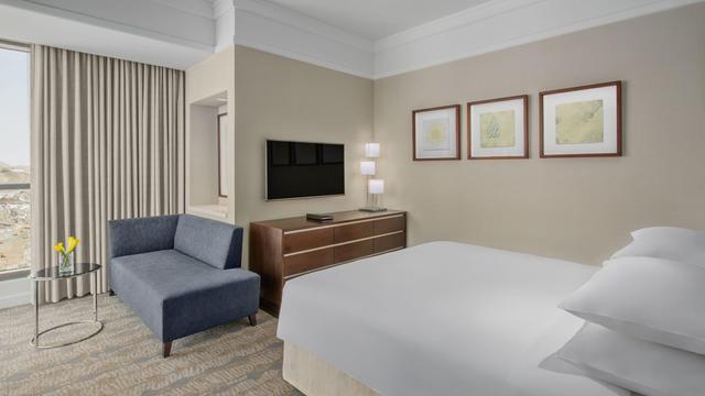 1 King Bed