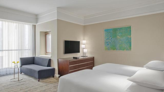 2 Twin Beds